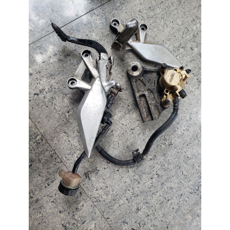 PENGEREMEN BELAKANG CBR SET POSTEP CB150R ORIGINAL