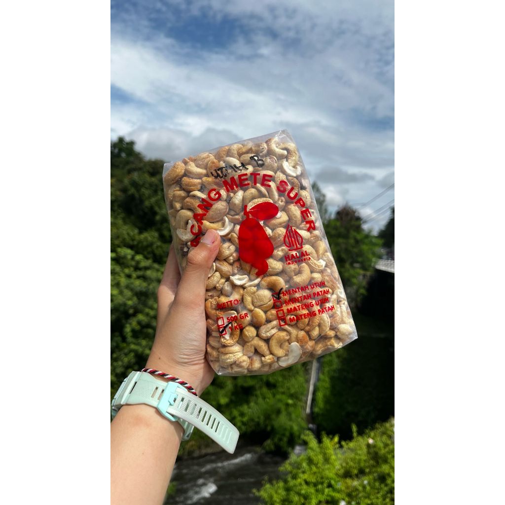 Kacang Mede Utuh Mentah 1Kilo Kacang Mete Kacang Mente Pecahan Makanan Matang Camilan Cemilan Lebara