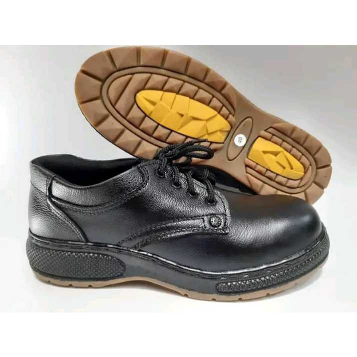 Sepatu Safety Pendek