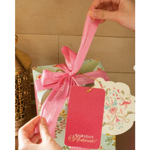 

Hampers Lebaran Premium Corporate 2025 - SAFA BOX hampers modern pink kekinian