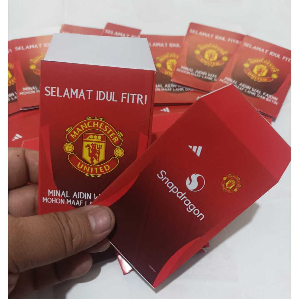 

Amplop Lebaran THR hari raya Idul Fitri Disain Jersey Emyu Home Away 2024 2025 MUFC MAN UNITED