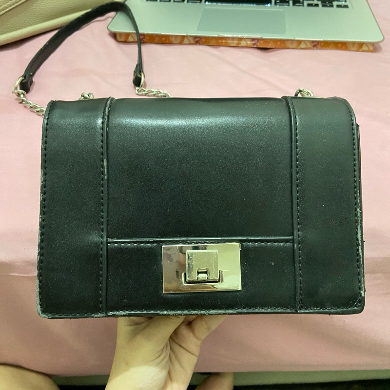 PRELOVED Tas Selempang Stradivarius