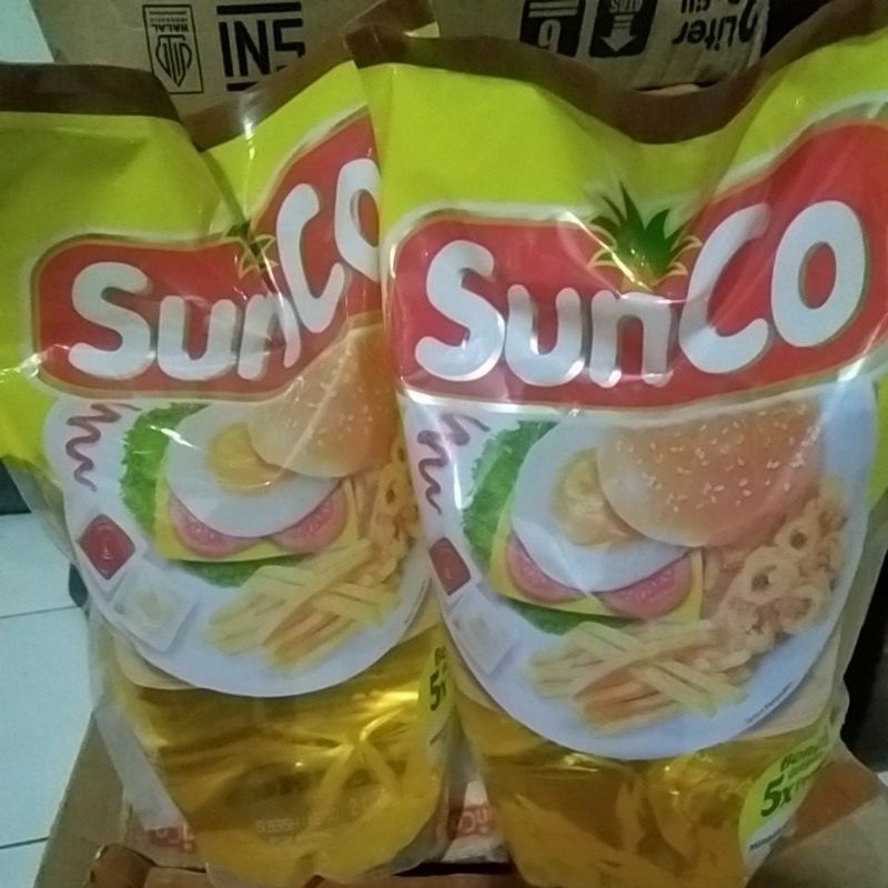 

Minyak goreng Sunco ( 2 liter x2) dan (1 liter x4)