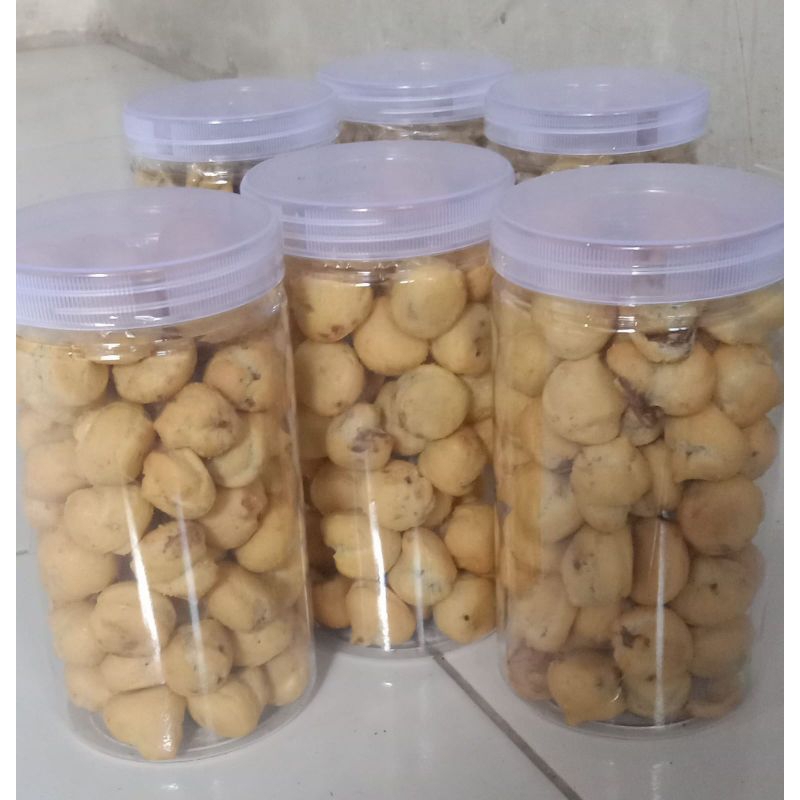 

kripik usus, soes coklat, kacang sembunyi, kacang Thailand, jajan lebaran 2005 , jajan kemasan toples