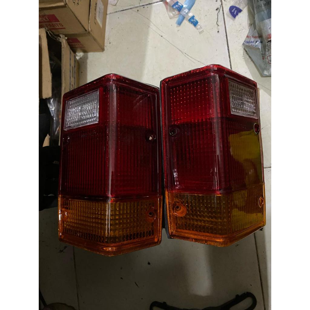 STOP LAMP LAMPU STOP LAMPU BELAKANG MITSUBISHI L300 OLD BENTUK L 1 SET KANAN KIRI ORI LUCID