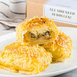 

CHEESE BOLLEN by The Bollen Baker / Pisang Bollen Keju Premium / Kue Pisang Keju Renyah