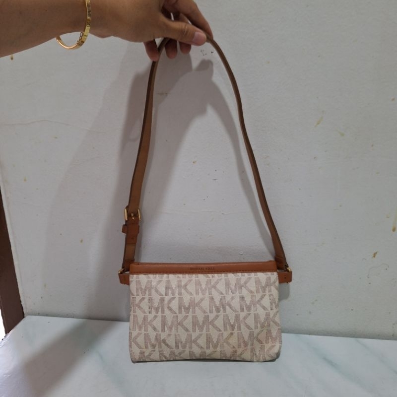 Dompet Shoulder Preloved MK