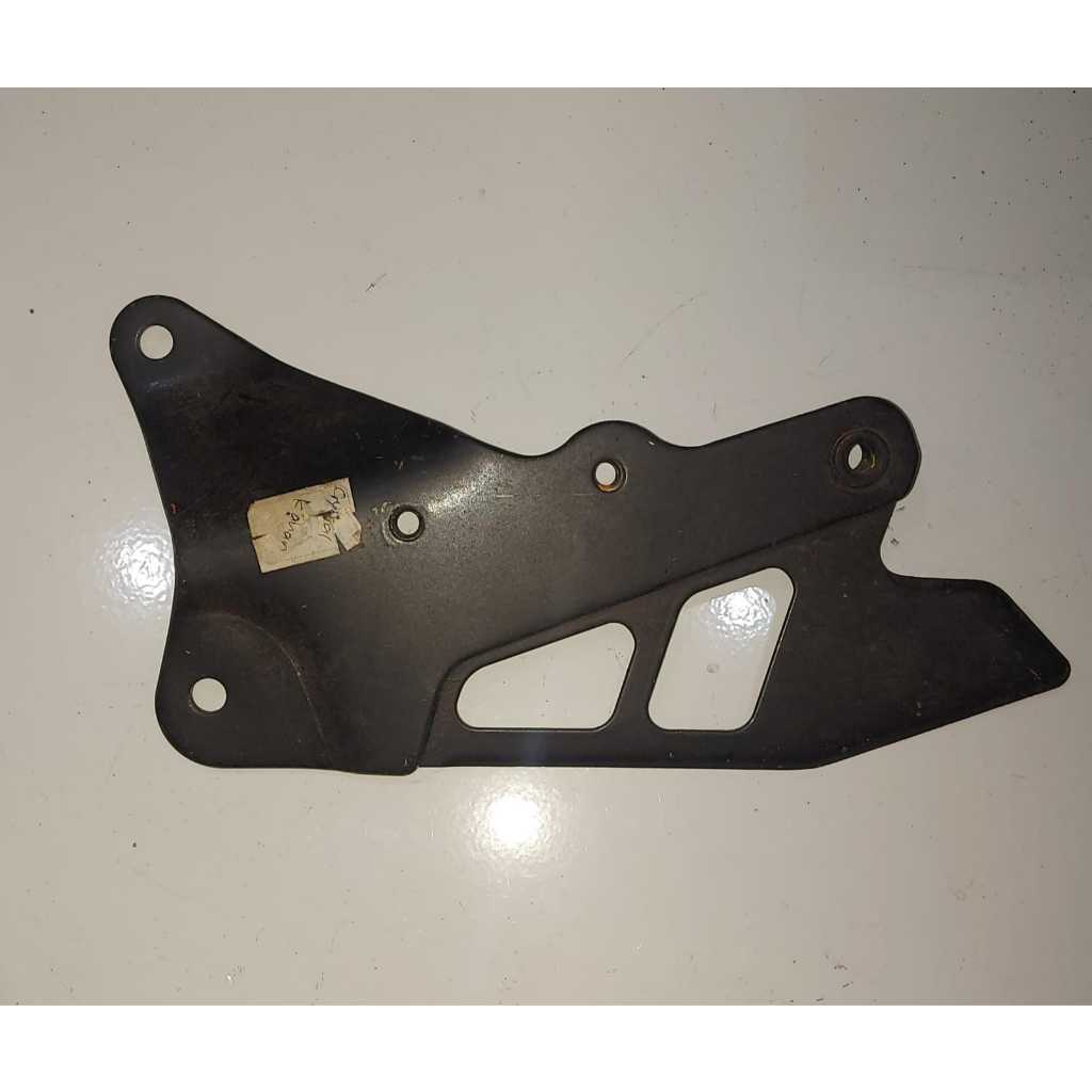 Dudukan footstep belakang suzuki crystal