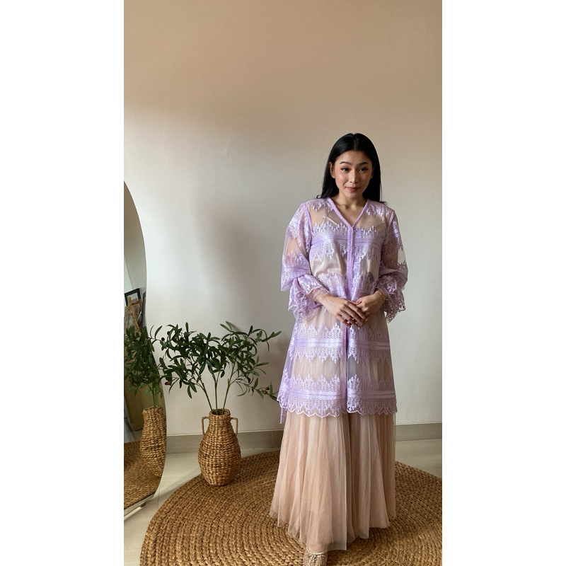 SarahDewanto Kebaya Tile Renda Ungu