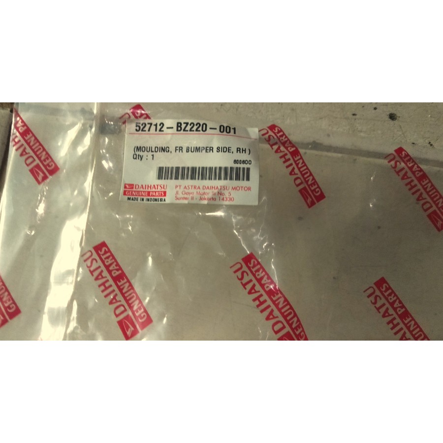 Moulding Bumper Depan Kanan Hitam Ayla 2020