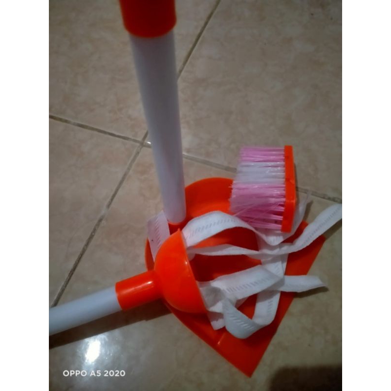 mainan sapu-sapu anak-anak lucu