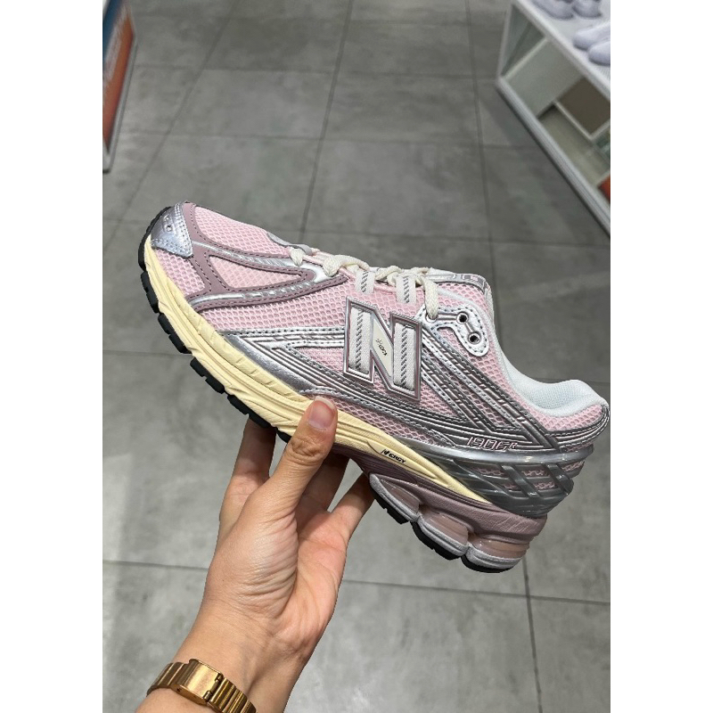 NEW BALANCE 1906 PINK