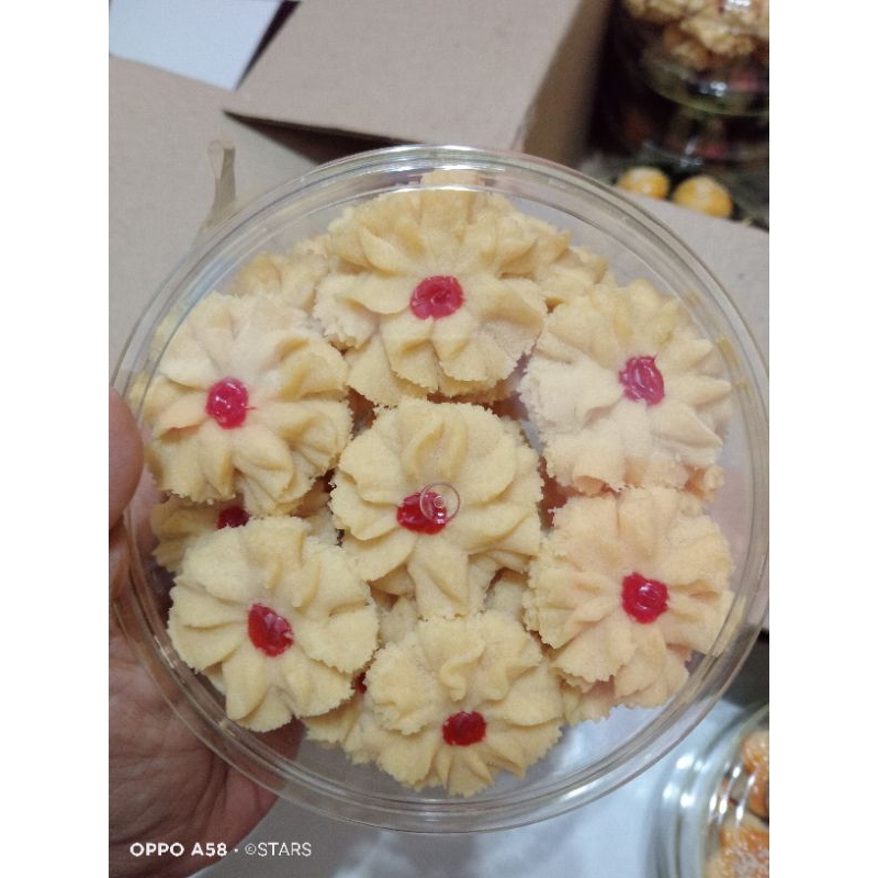 

kue semprit/mawaran selai strobery