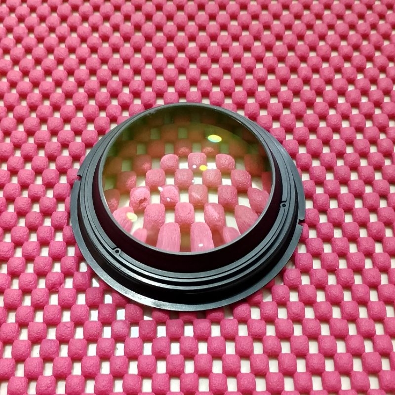 Optik depan lensa Nikon 18-135 mm