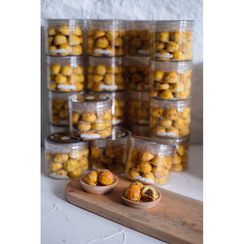 

Nastar Premium isi banyak