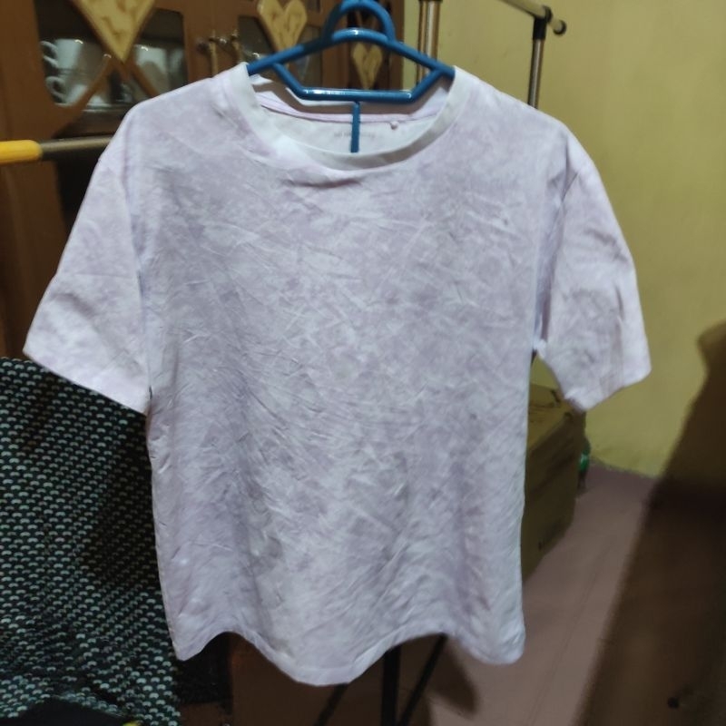 Kaos Uniqlo Motif Jarang