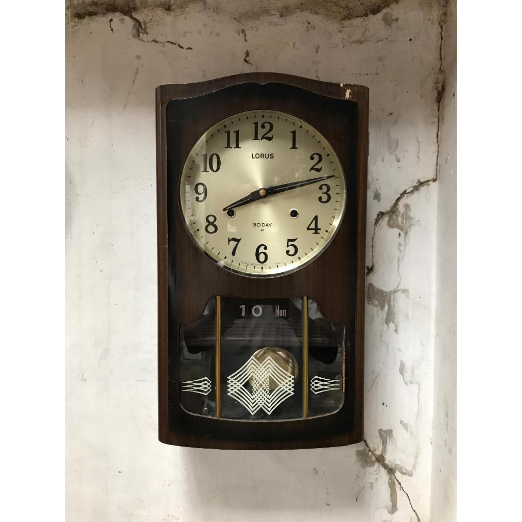 Jam Dinding Kayu Lawas/Jam Bandul Lorus Lubang Dua Japan Setengahan