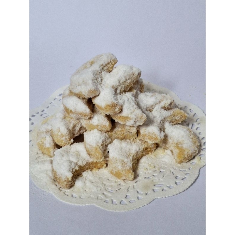 

Putri Salju Kue Kering Enak Lumer Toples 750 Ml