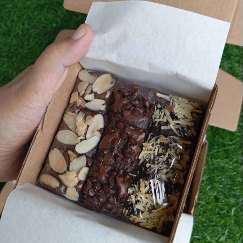 

CLASSIC BROWNIE MINI HOMEMADE BY NAMIYU SIZE 10X10
