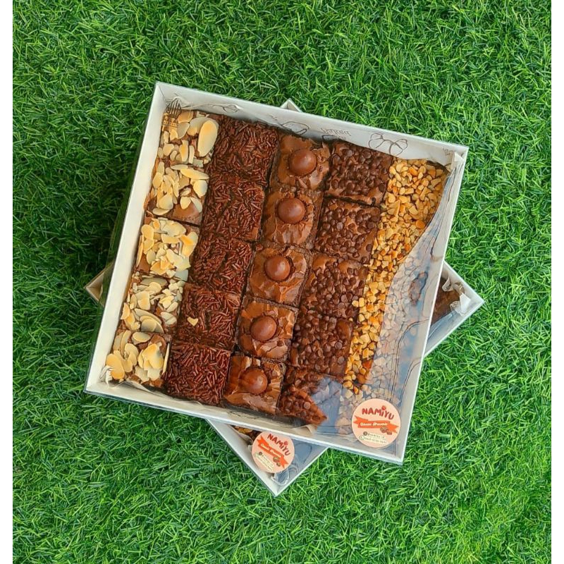 

Classic BROWNIE HALAL By Namiyu ukuran BiG 20x20 HAMPERS LEBARAN RAMADHAN