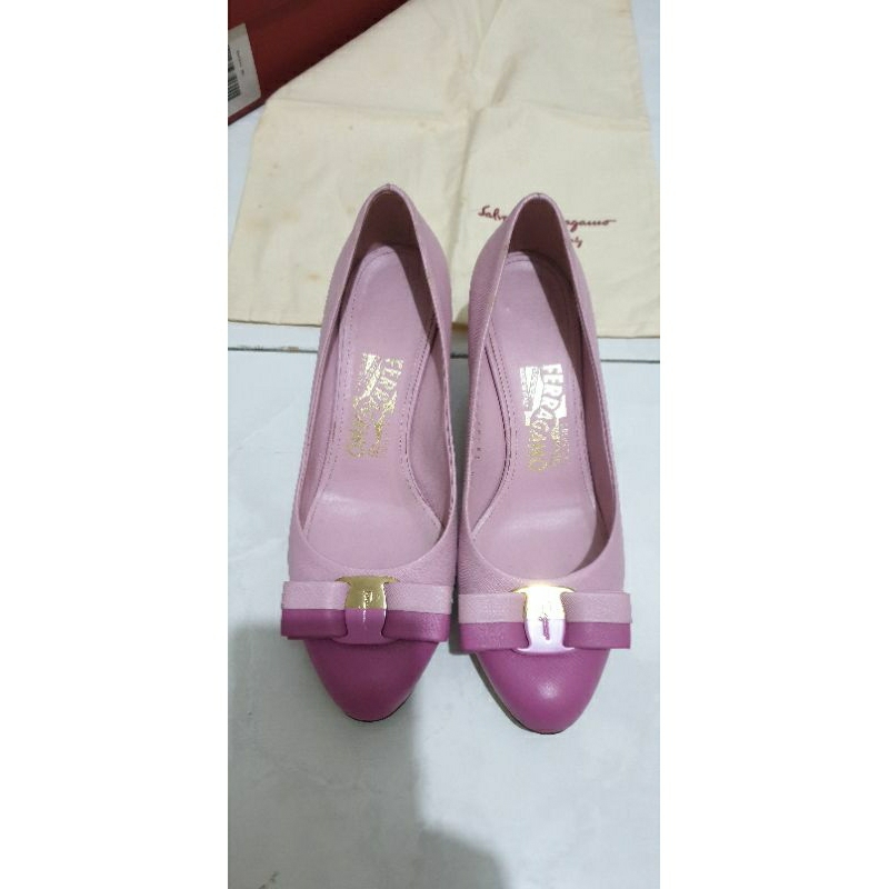 Sepatu wanita Ferragamo authentic