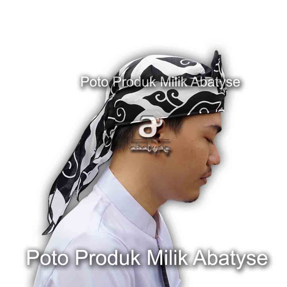 Blangkon Model Sunda - Tetopongan Batik Cirebon Mega Mendung Putih Hitam