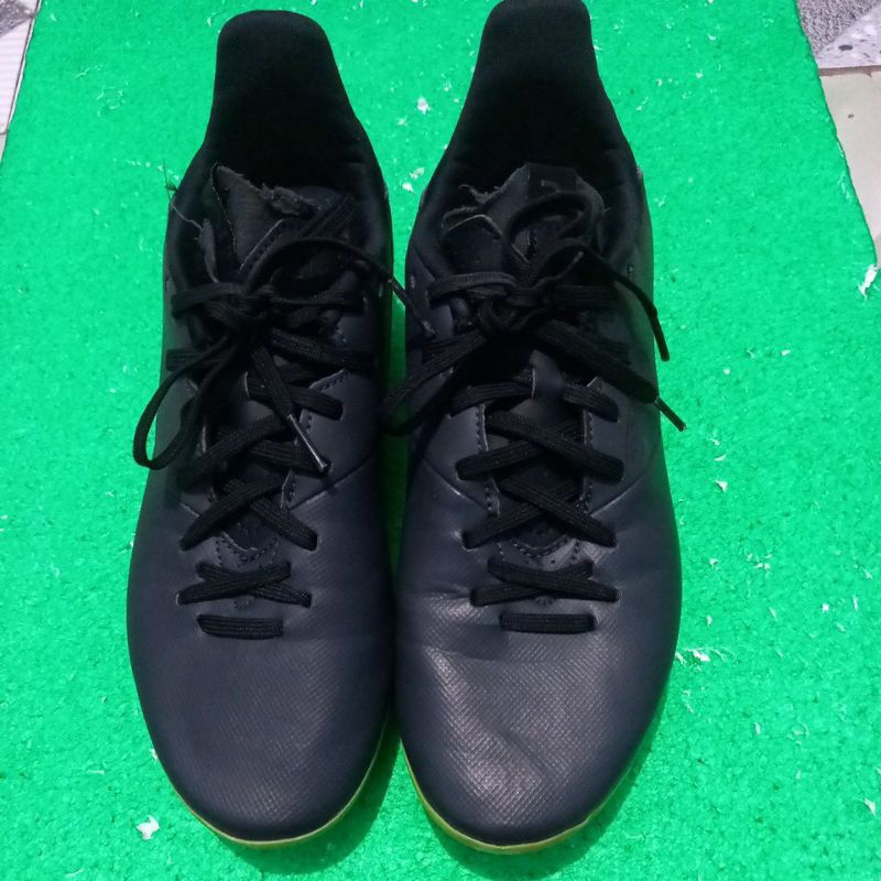 Sepatu bola decathlon kipsta viralto I dark