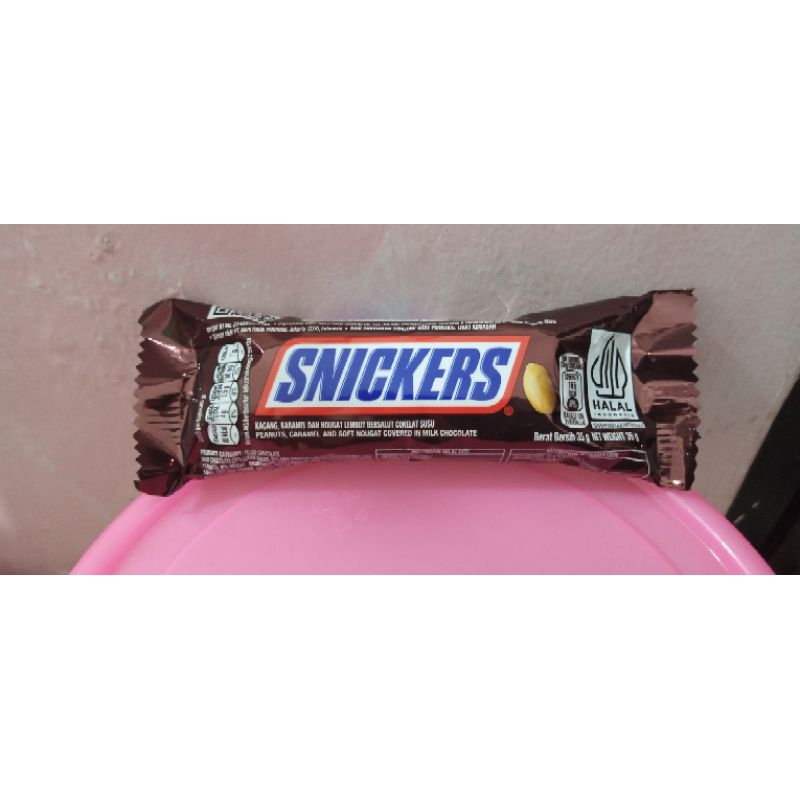 

snickers 35gr kacang karamel dan nougat bersalut cokelat susu