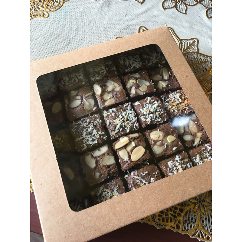 

HAMPERS FUDGY BROWNIES BANDUNG