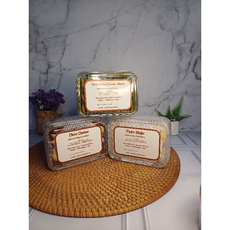 

PAKET BUNDLING HEMAT 3 KUE LIDAH KUCING GREEN TEA ALMOND, PUTRI SALJU DAN CHOCO CASHEW