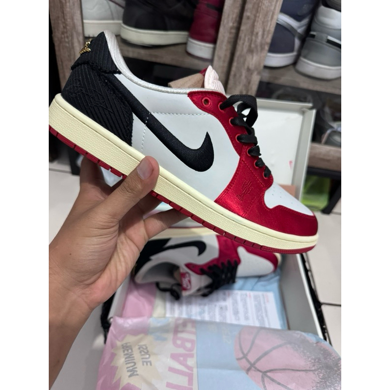 trophy r00m size 47,5