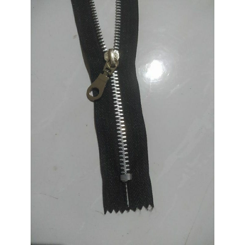 RESLETING BESI GIGI SILVER CLOSE END LION 30 CM WARNA HITAM