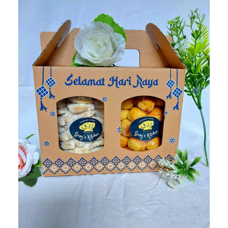 

HAMPERS LEBARAN NASTAR NANAS ,PUTRI SALJU ISI 2TOPLES 750ML