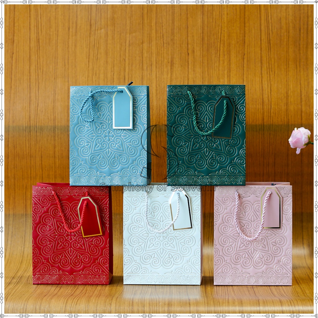 

Paper Bag Emboss Motif Ornament Shopping Bag Tas hadiah Goodie Bag Tas Souvenir Hampers