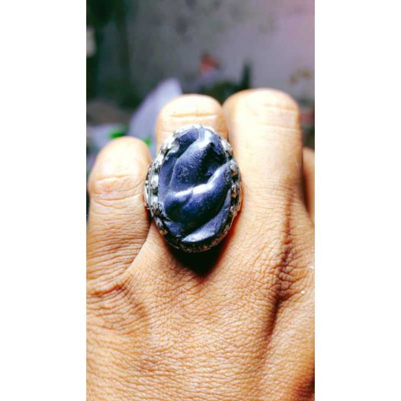 Batu badar besi unik