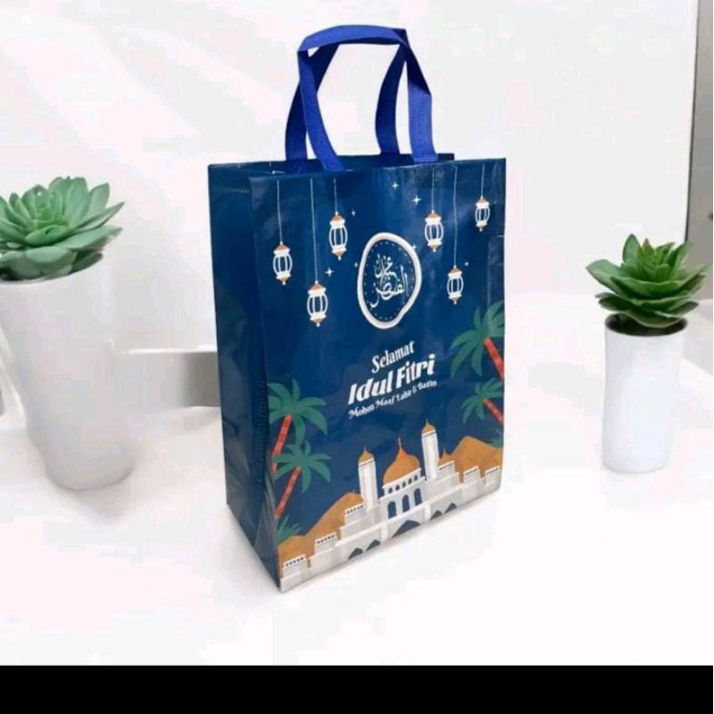 

goodie bag idul Fitri besar , tas hampers lebaran laminating , UK 30*40*15 (dapat hangtag)