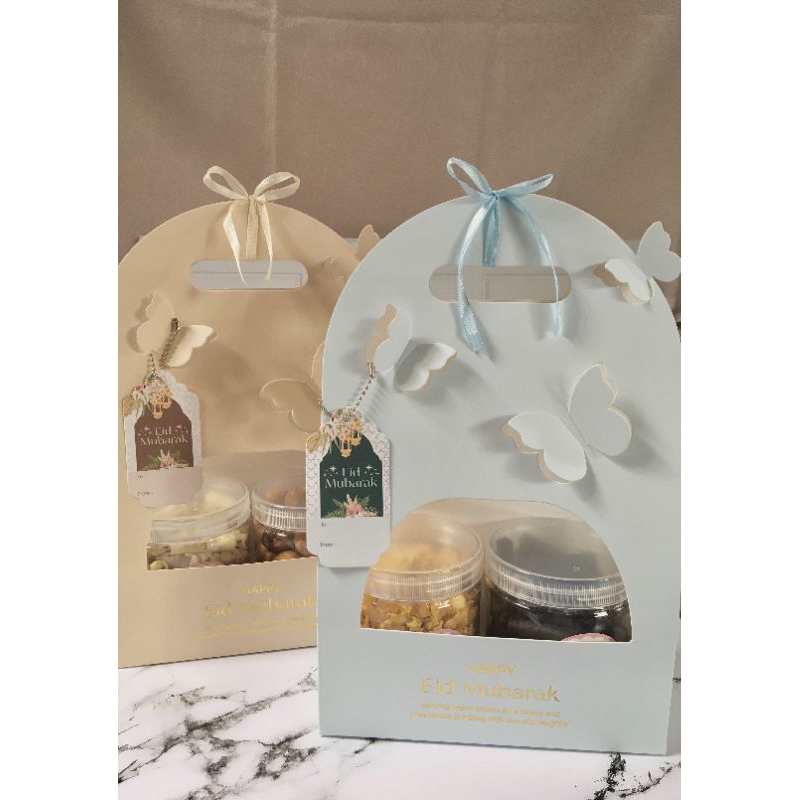 

Rulli's Hampers & Snack | Hampers Lebaran | Hampers Lebaran Snack Jar Jajanan Toples | Hampers Lebaran Aesthetic | Hampers Lebaran Kupu-Kupu
