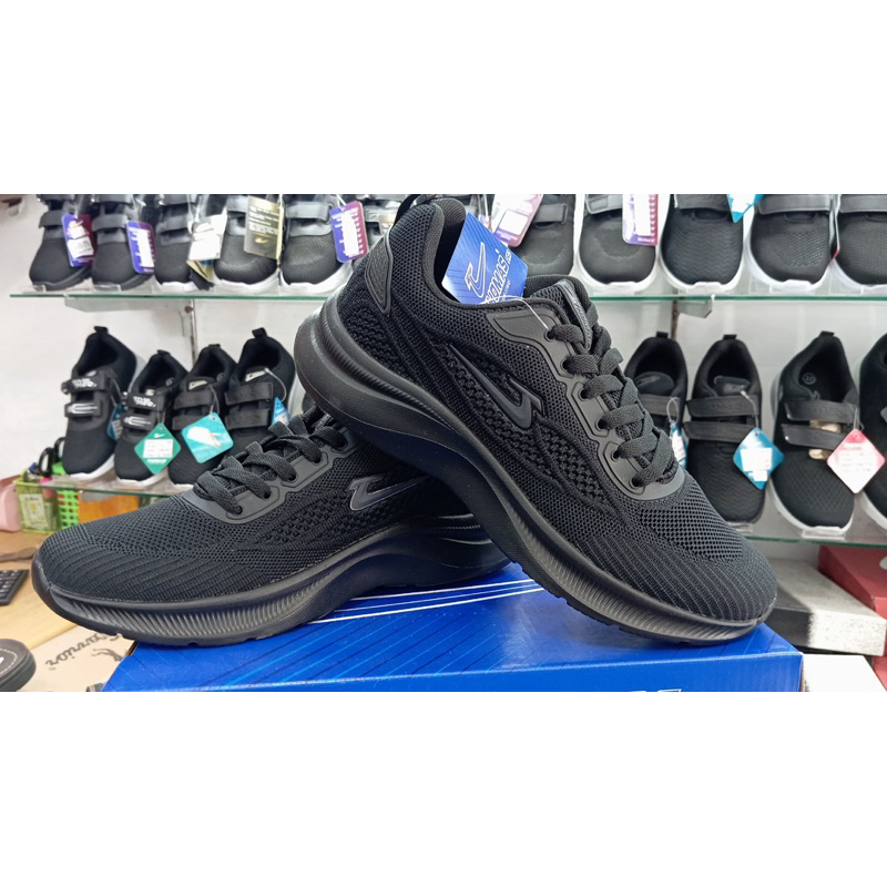 Sepatu thomas pria warna hitam