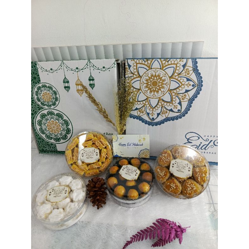 

Hampers Kue Lebaran Royal Cookies isi 4 Toples 250gr - Gratis packing bubble wrap