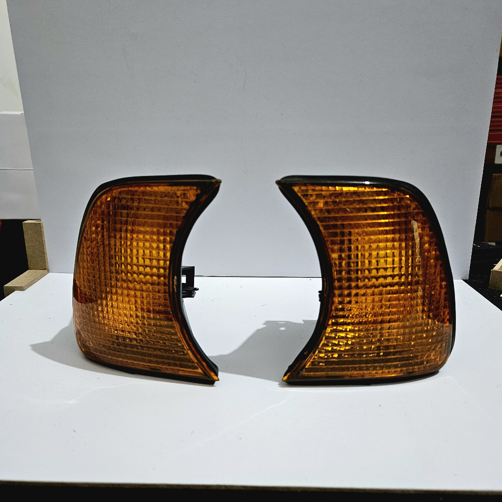Lampu Sein Sign Depan BMW E34 Set Lampu Sein E34 Putih Smoke Orange Lampu Sein Depan E34