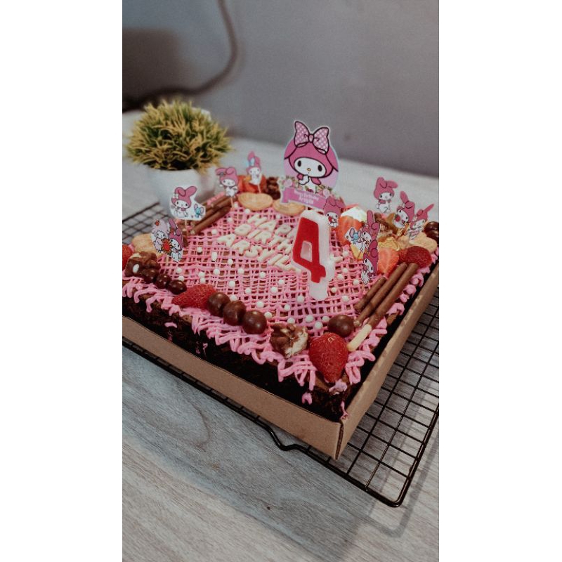 

Brownies Tart Bisa Request Warna + Topper