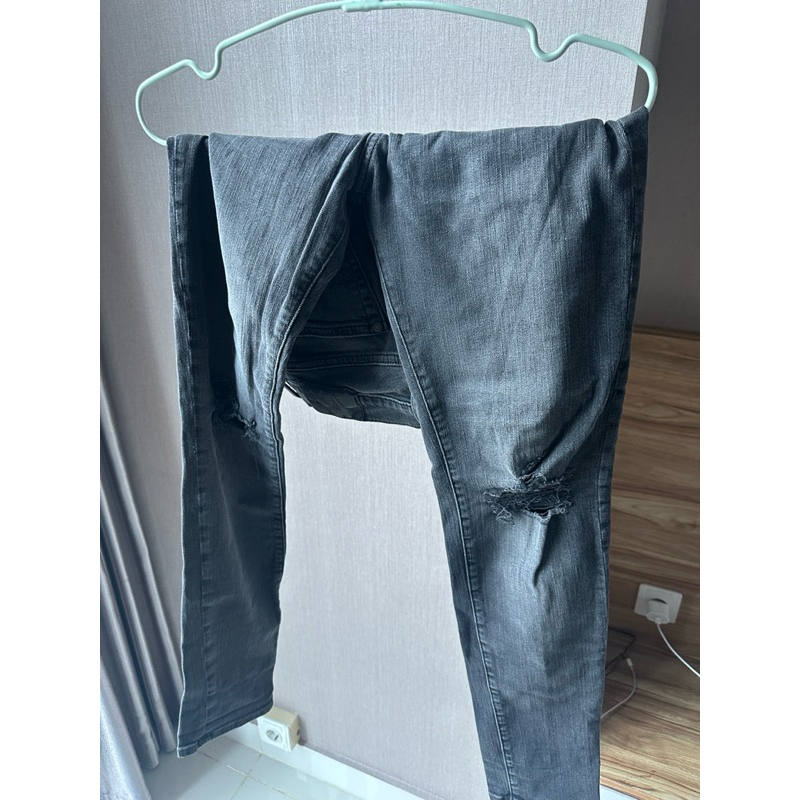 Celana Ripped Jeans Pria Original Zara