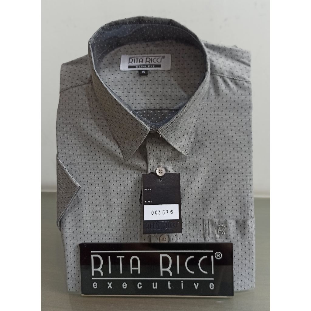 Kemeja Pria Rita Ricci Slimfit motif Abu abu muda bintik hitam lengan panjang dan lengan pendek arti