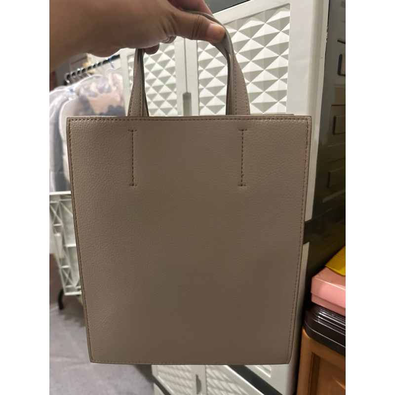 preloved Uniqlo Tas Bahu Square Faux Leather