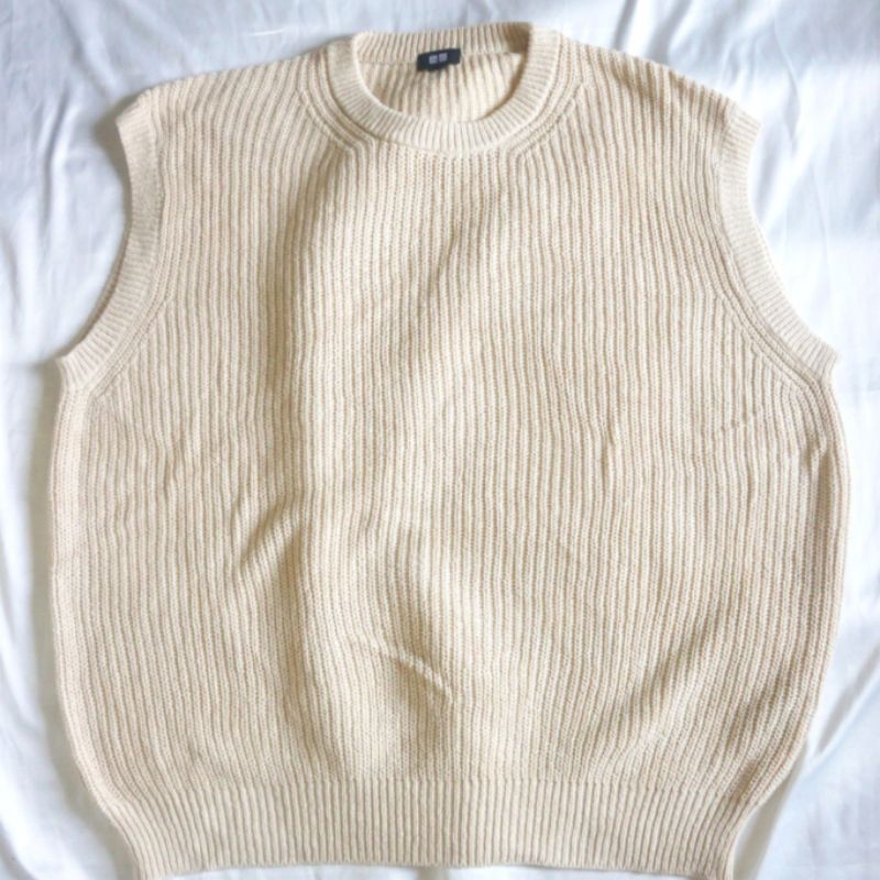 UNIQLO Vest Rompi Lidi Cream XL Knitwear Sweater Sweatshirt Crewneck Rajut Wool Jaket