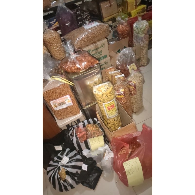 

Cemilan 10 macam random - cut intan snack