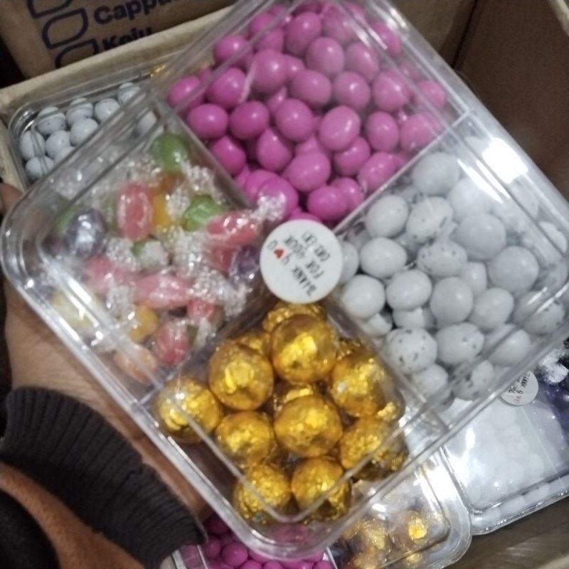 

Paket Hampers Coklat sekat 4