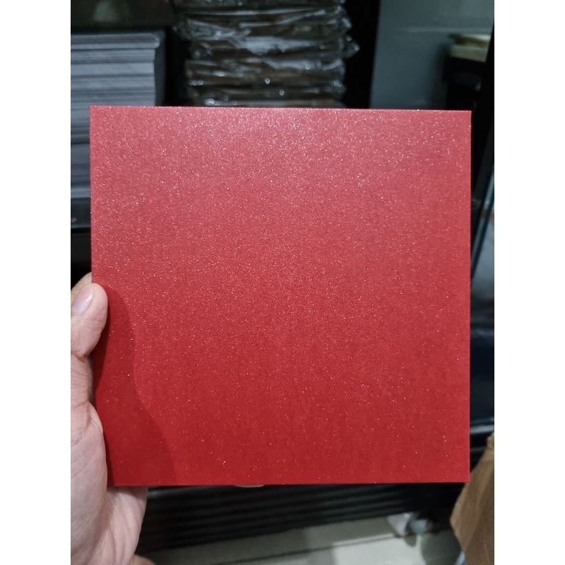

Amplop Merah Red 15x15cm Kotak