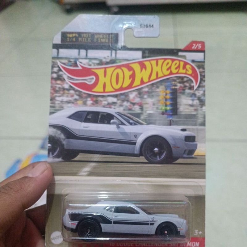 Hot wheels 18 dodge challenger srt demon