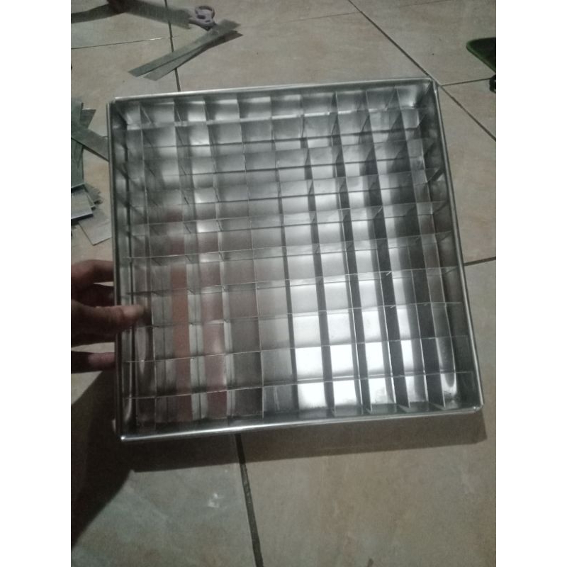 Loyang sekat 25x25x3 cm sekat 100,/ loyang nastar kotak kecil/ loyang sekat